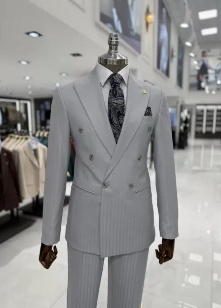 Costume Croisé à Rayures Grises